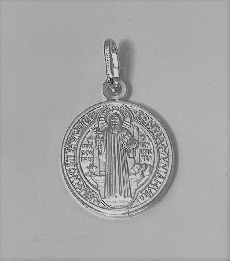 Medalla San Benito en plata de ley.

Tamaño 12mm