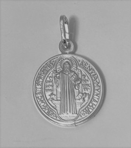 Medalla San Benito en plata de ley.

Tamaño: 15mm