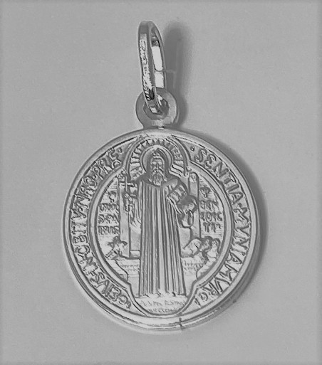 Medalla San Benito en plata de ley.

Tamaño: 18mm