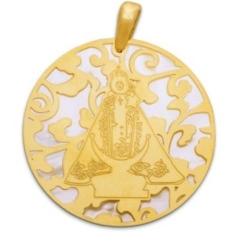 Medalla exclusiva De Bussy Virgen Fuensanta en Plata de Ley 925ml cubierta pororo de 18Kt y nácar. Tamaño: redonda 40mm