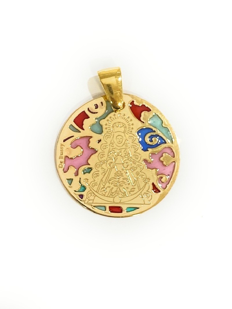 Medalla Virgen del Rocío en plata de ley cubierta de oro de 18kt y esmalte. Tamaño 25mm

Los colores del esmalte pueden variar