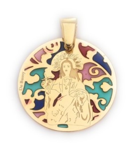 Medalla de La Santa de Totana en plata de ley cubierta de oro de 18kt y esmalte. Tamaño 25 mm