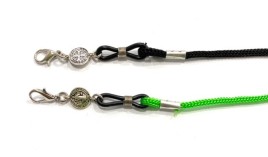 2 Cordones San Benito metal para mascarilla/gafas

Tamaño medalla: 9mm

1 color negro, 1 color verde
