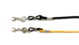 2 Cordones San Benito metal para mascarilla/gafas

Tamaño medalla: 9mm

1 color negro, 1 color amarillo