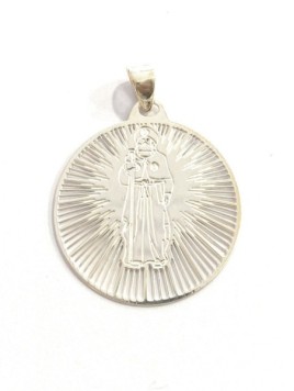 Medalla del Apóstol Santiago realizada en plata de ley 925. 

Tamaño: 30mm (sin incluir reasa)