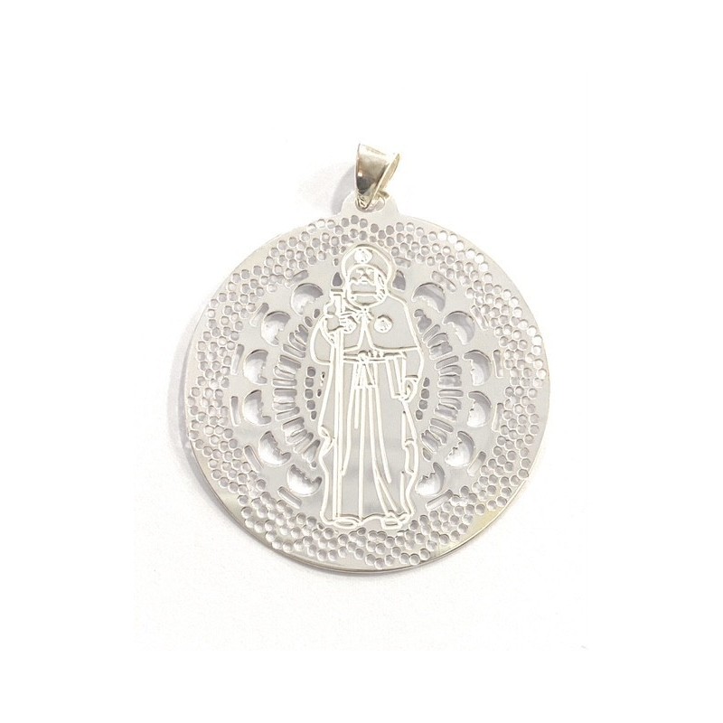 Medalla del Apóstol Santiago realizada en plata de ley 925. 

Tamaño: 40mm (sin incluir reasa)