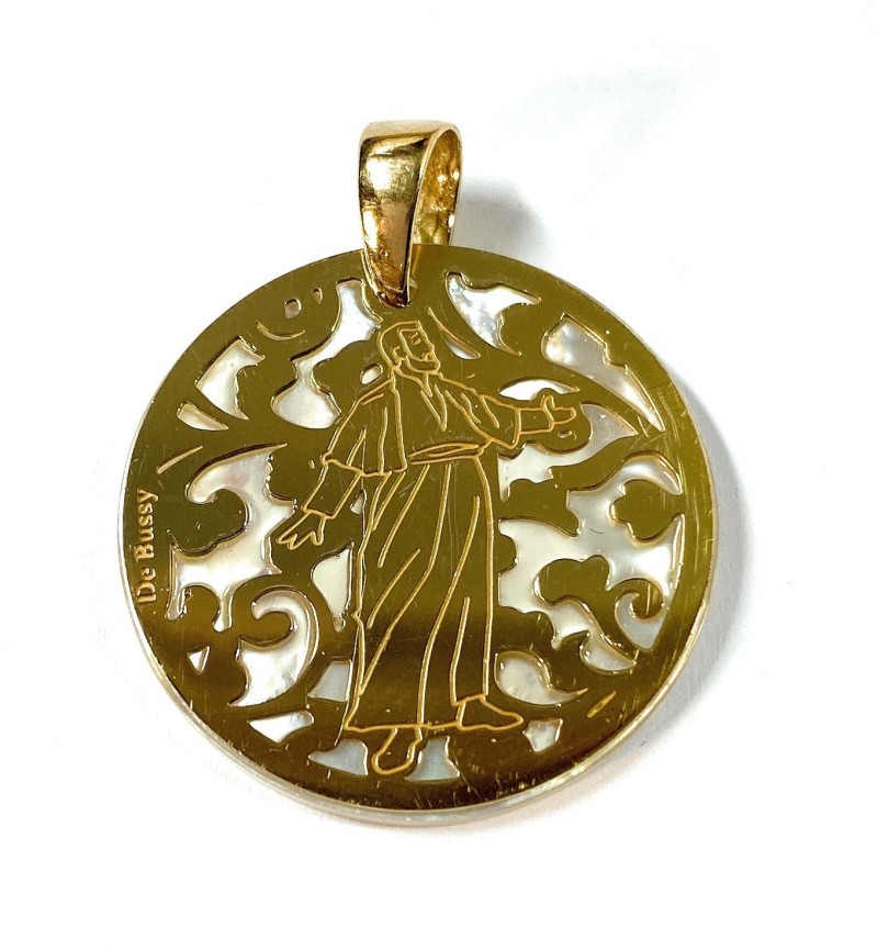 Medalla San francisco Javier en plata de ley cubierta de oro de 18kt y nácar.

Tamaño: 25mm