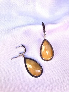 Pendientes plata de ley de 925mm con cuarzo fume y circonitas engastadas. Cierre de pala