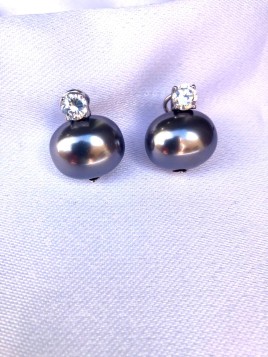 Pendientes plata de ley de 925mm con circonita engastada y perla irregular fantasia. Cierre omega