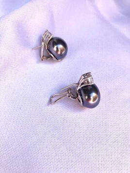 Pendientes plata de ley de 925mm con circonita engastada y perla irregular fantasia. Cierre omega