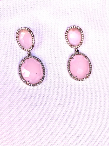 Pendientes plata de ley de 925 mm con bisel de circonitas engastadas y cuarzos rosa oval. Cierre presión